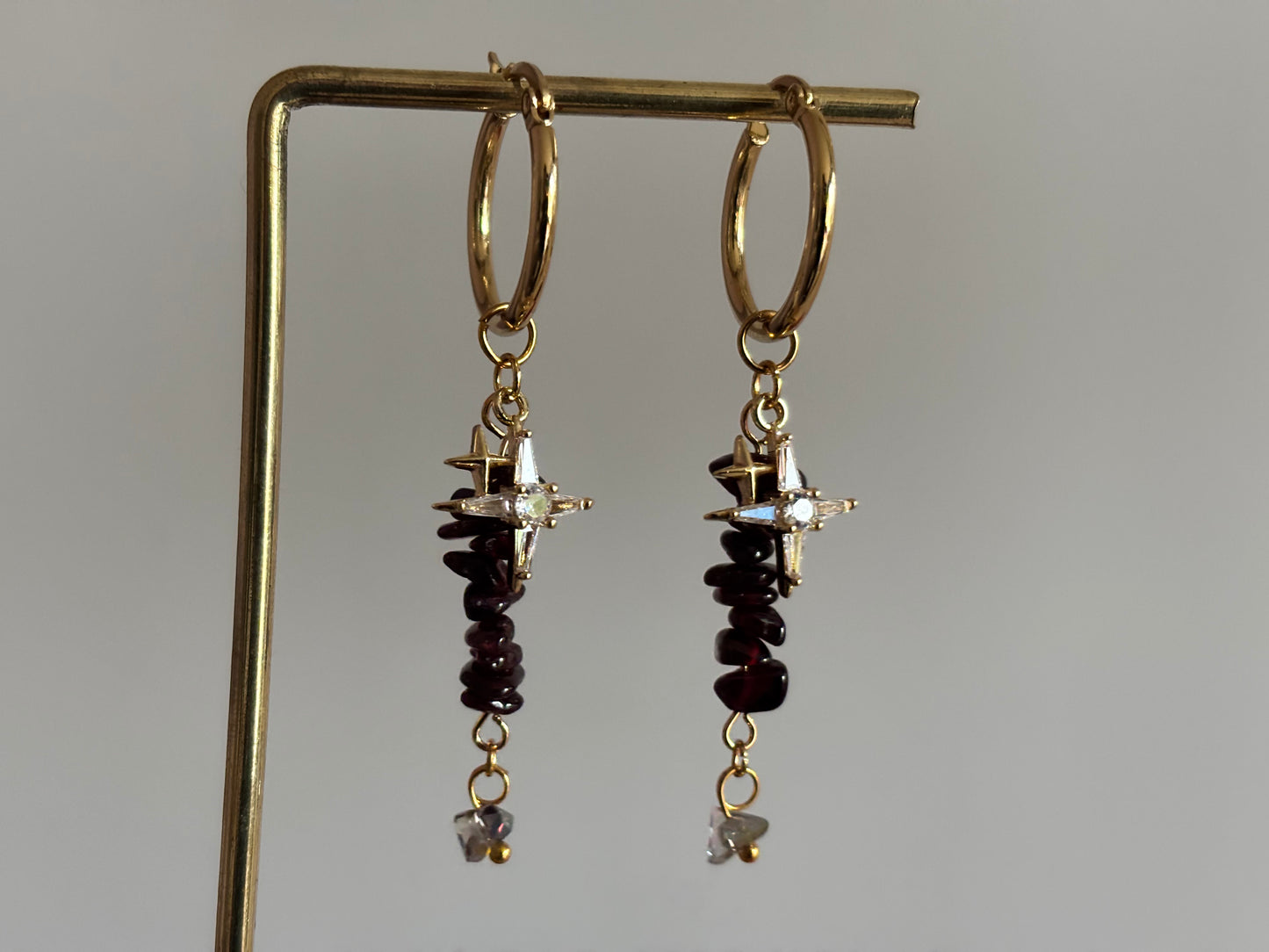 rvs ring, zirkonia vierpuntster, natuusteen strengetje zwart, eindbedel glas