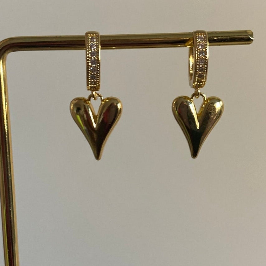 14K vergulde oorbellen met zirkonia creolen en harten bedels