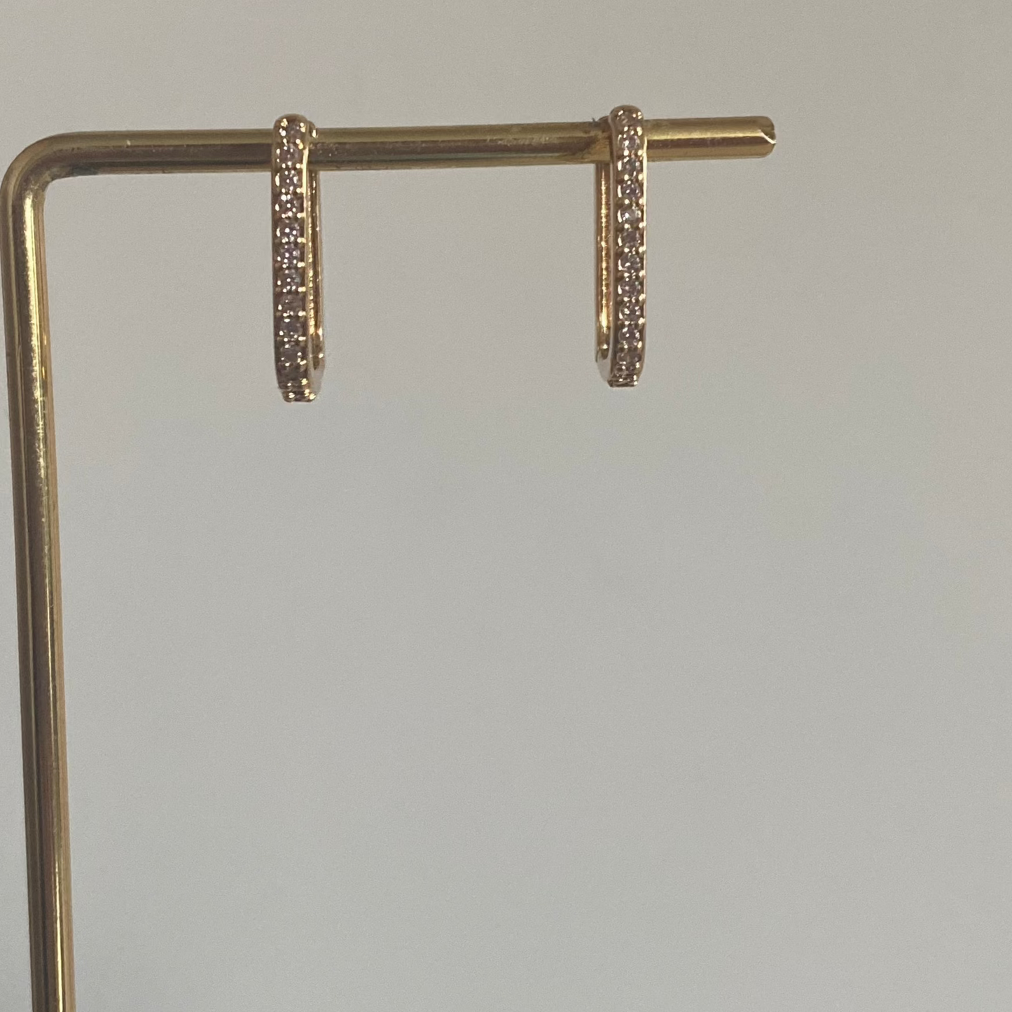 Vergulde gouden 14K oorbellen in rechthoekig model met zirkonia