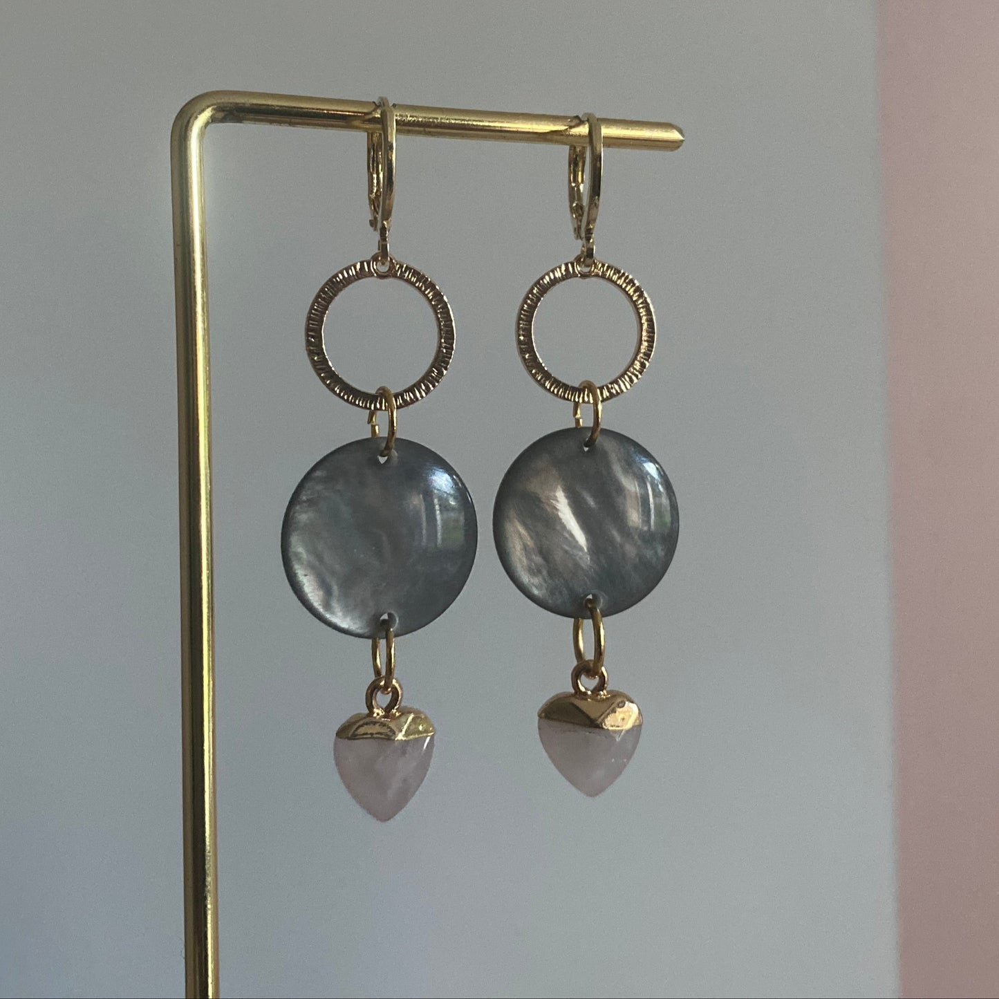 14K vergulde stekers met een prachtige glanzende cabochon en een mini natuurstenen hartje