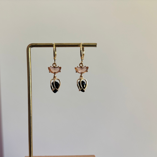 14k vergulde oorbellen met tulpbedel, glanssteentje en champagnekleurig steentje, lengte ca. 2,5 cm
