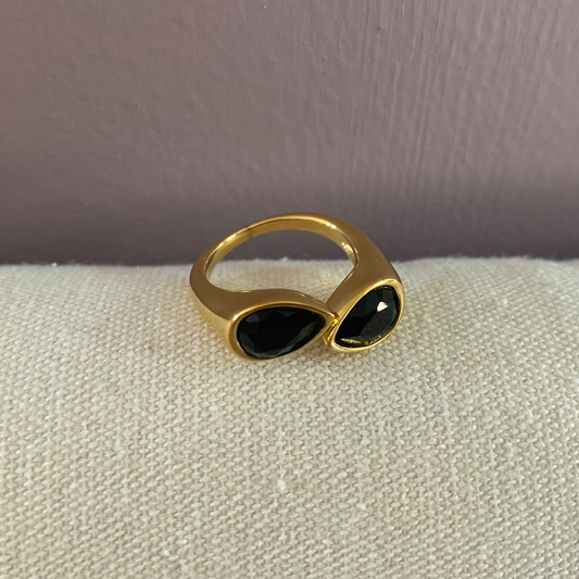 Verstelbare 14k vergulde titanium ring, buigbaar naar maat, gecombineerd met Rosie Onyx oorbellen met zwarte steen