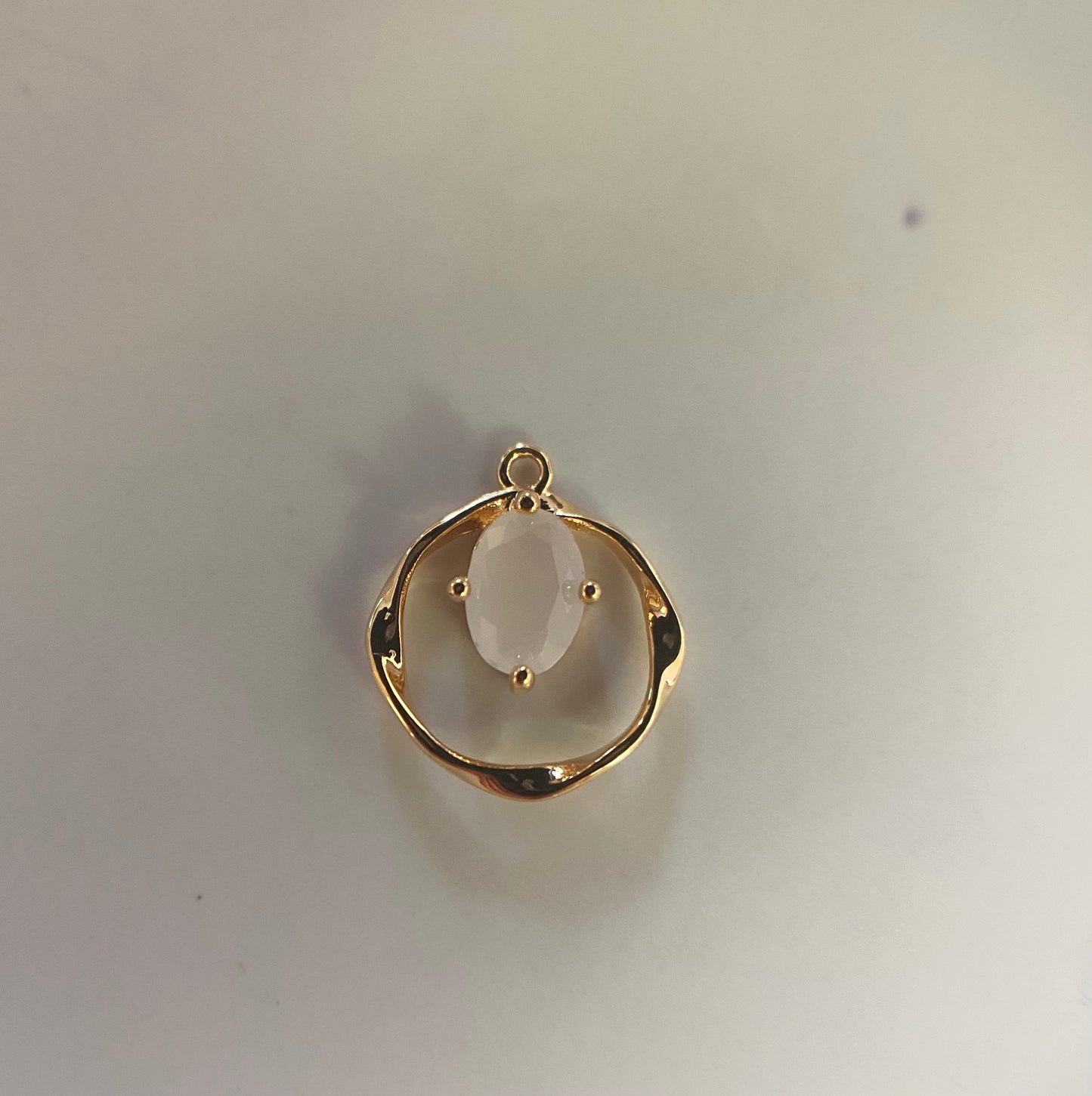 14K vergulde bedel met matte glasbedel