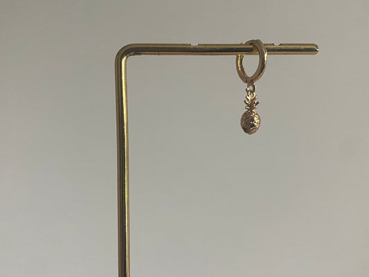 Handgemaakte 14K earparty oorbellen met een 14K vergulde ananas bedel