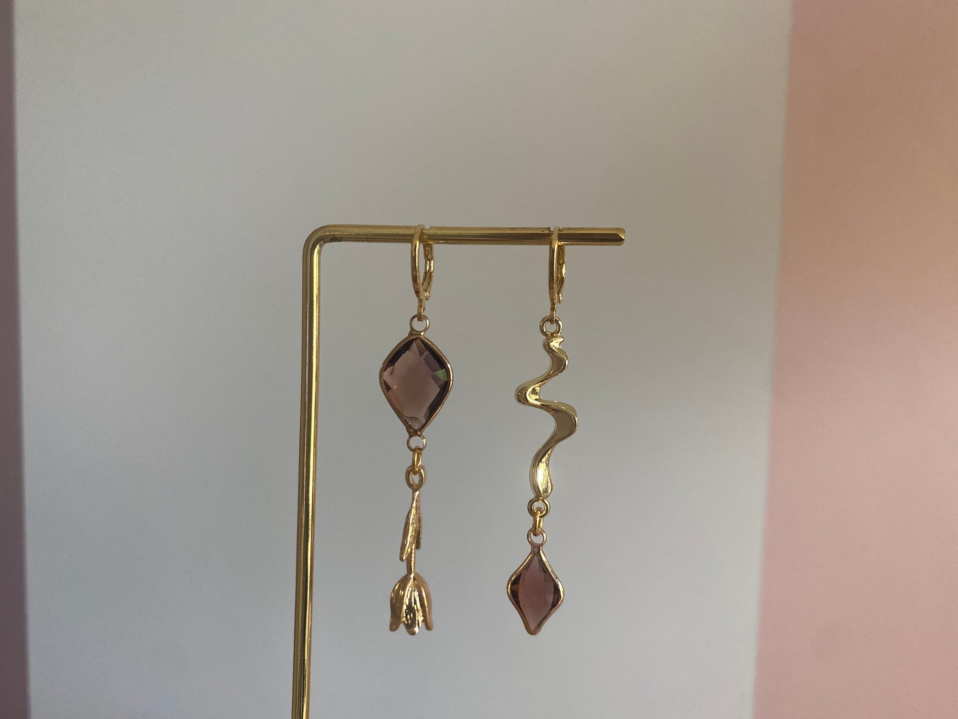 Handgemaakte 14k vergulde Lellebel oorbellen "Isabella" in de kleur burgundy