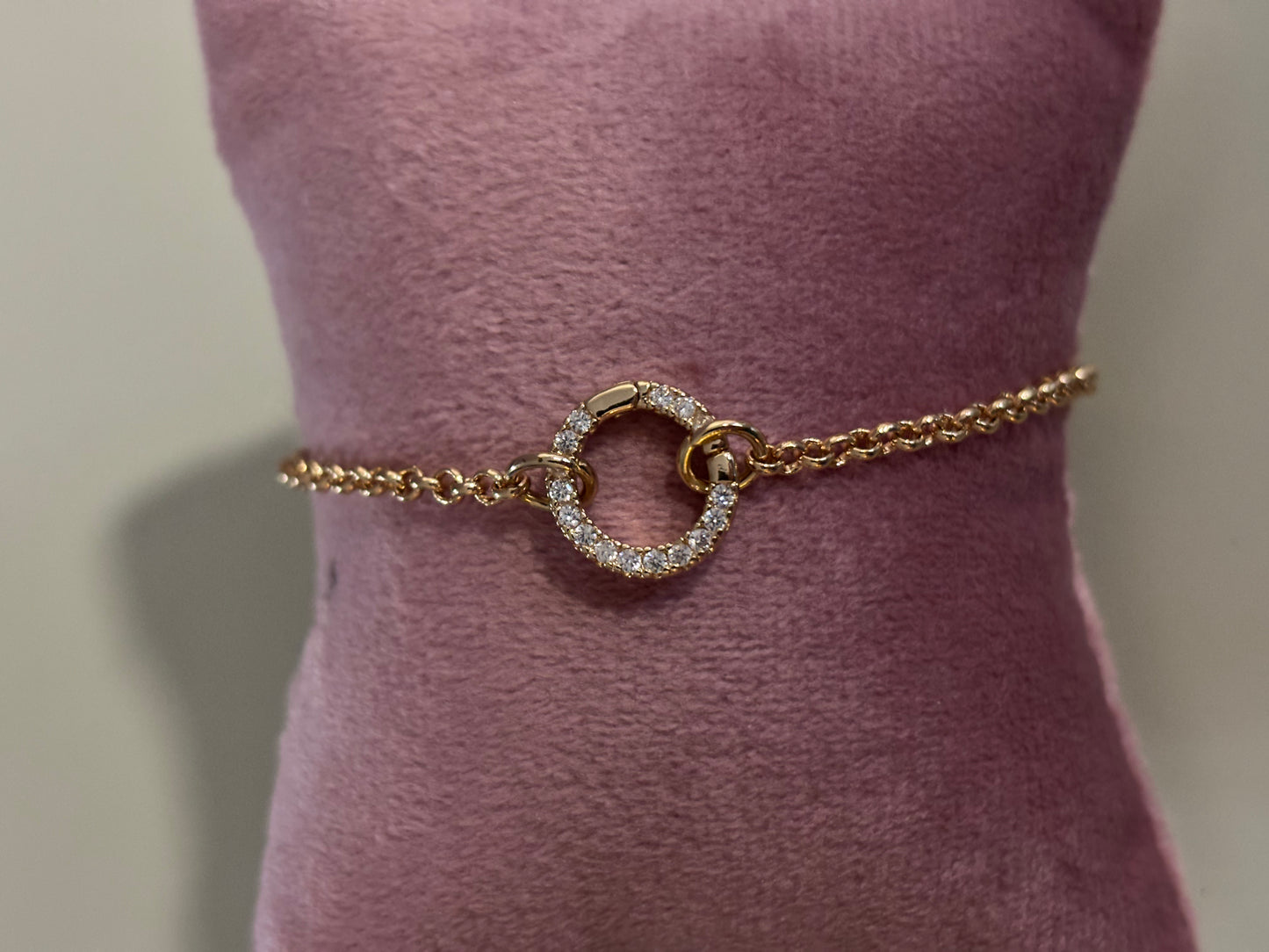 hypoallergeen armband basis van titanium met 14k vergulde laag met connector ingelegd met zirkonia, minimalistisch