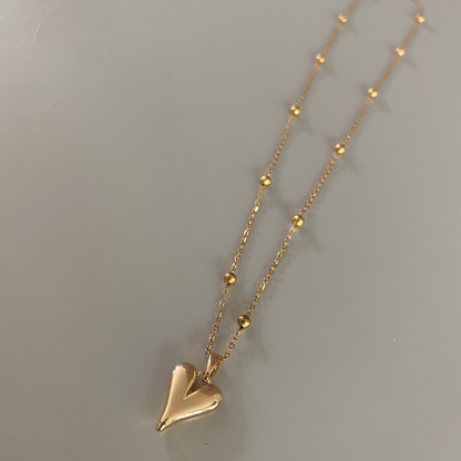 Basic bolletjesketting van 45 cm met verlengstuk, goldplated hartje en mogelijkheid om met bedels een persoonlijke look te creëren.