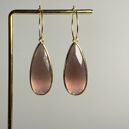 14K verguld gouden oorringetjes met grote oudroze catseye bedels 