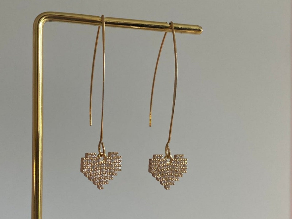 14K vergulde hangers met daaraan een 14K verguld hartje met zirkonia 