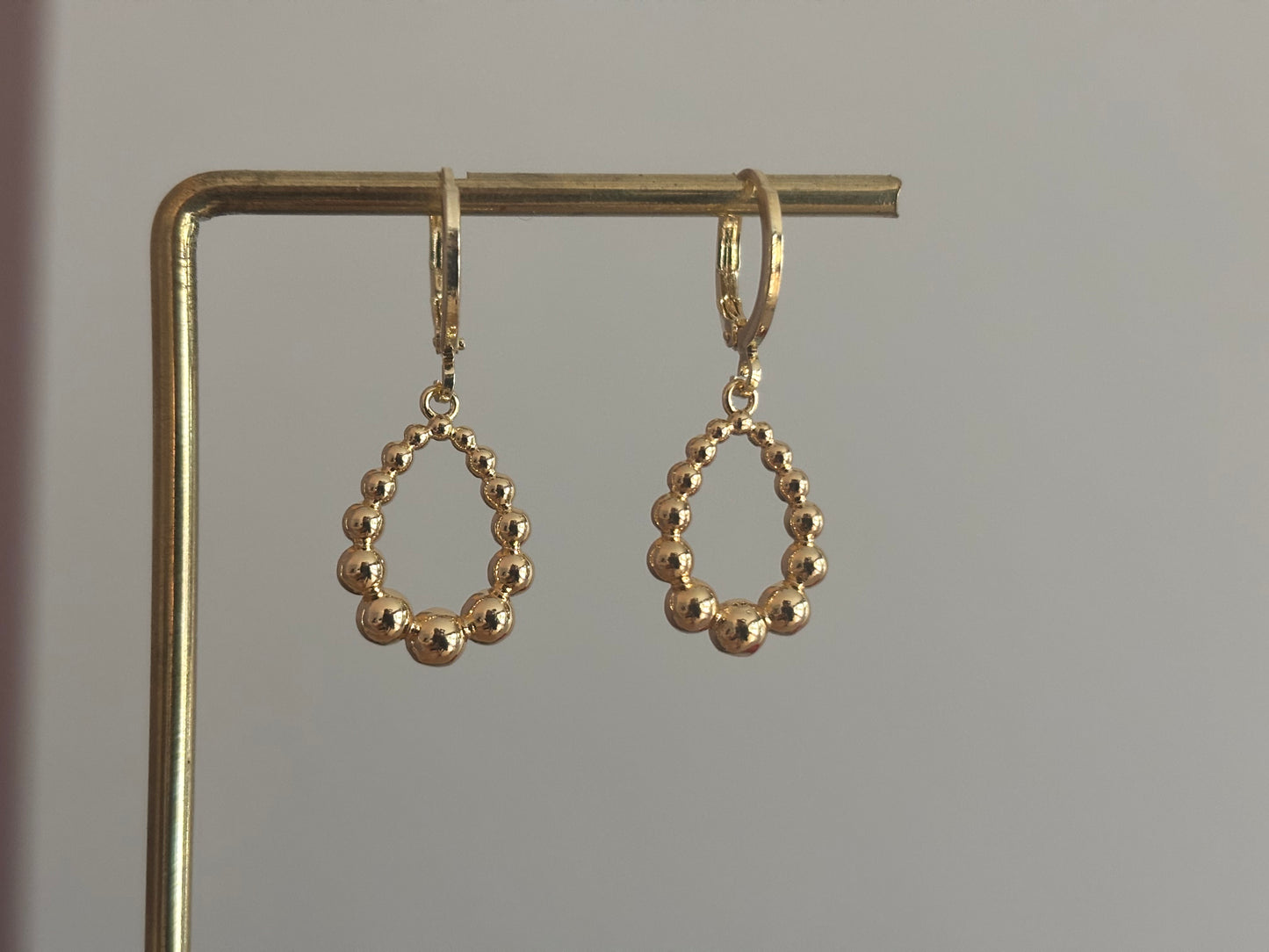 14k vergulde oorbellen Didy met bolletjes druppelhanger, circa 2 cm lang.