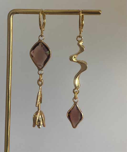 Handgemaakte 14k vergulde Lellebel oorbellen "Isabella" in de kleur burgundy