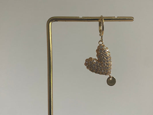 Handgemaakte earparty oorbel met een 14K verguld hart met ingelegde zirkonia