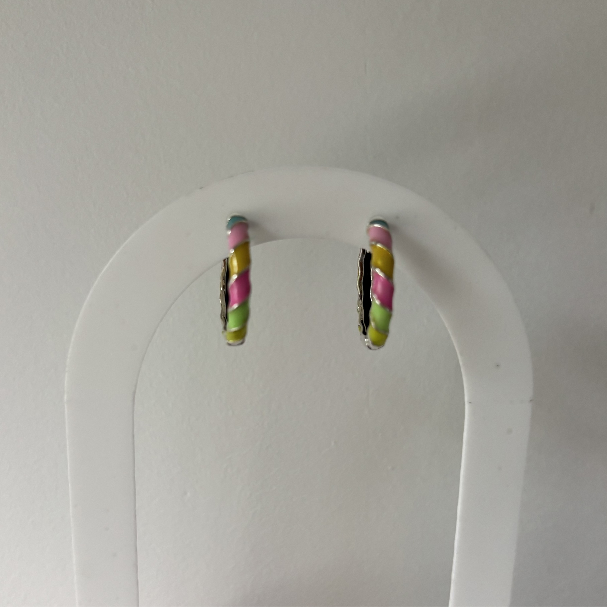 Hypoallergene stainless steel kinderoorbellen Eefje voorzien van afgevlakte dopjes tegen prikkende pinnetjes.