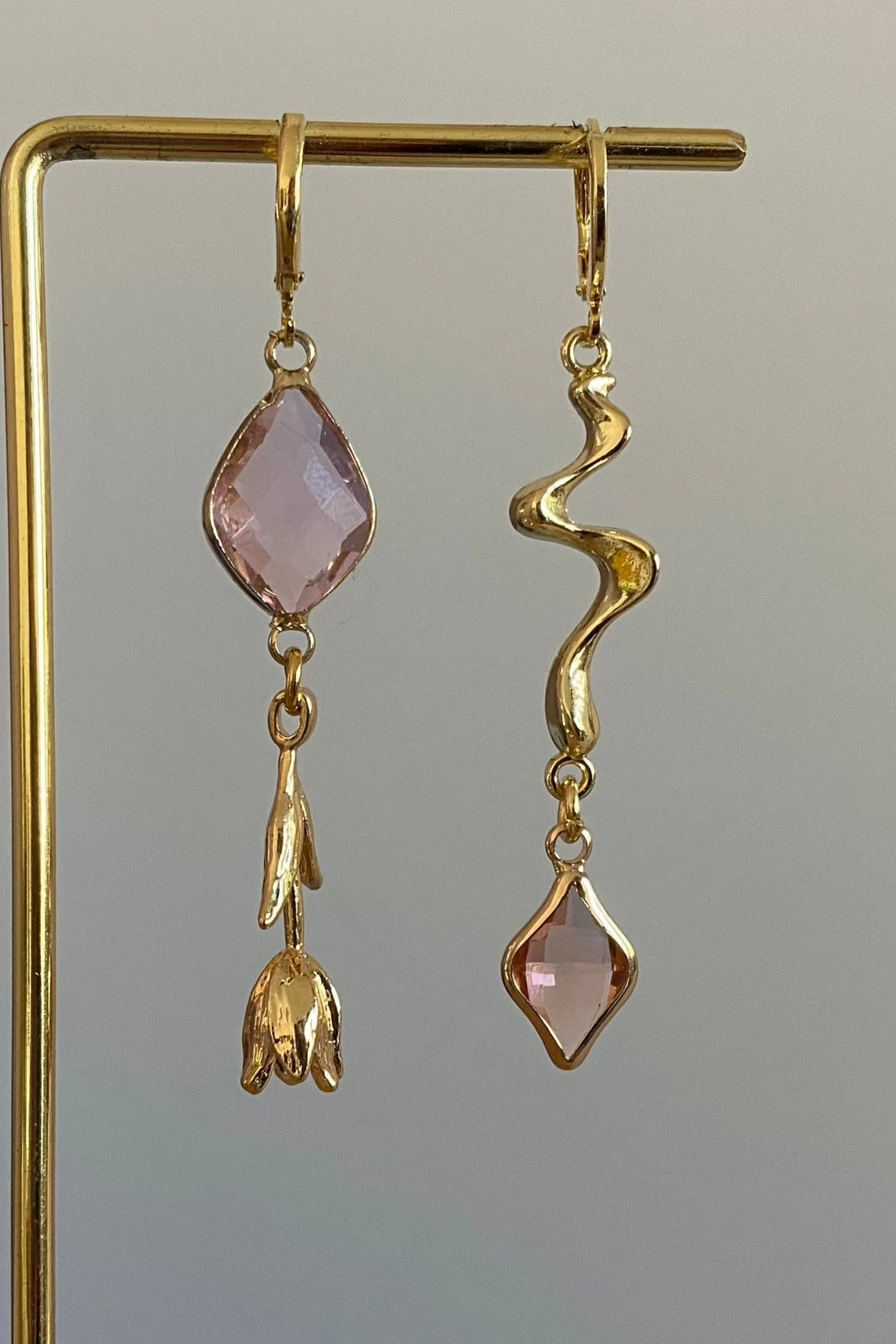 Handgemaakte 14k vergulde Lellebel oorbellen "Isabella" in de kleur roze.