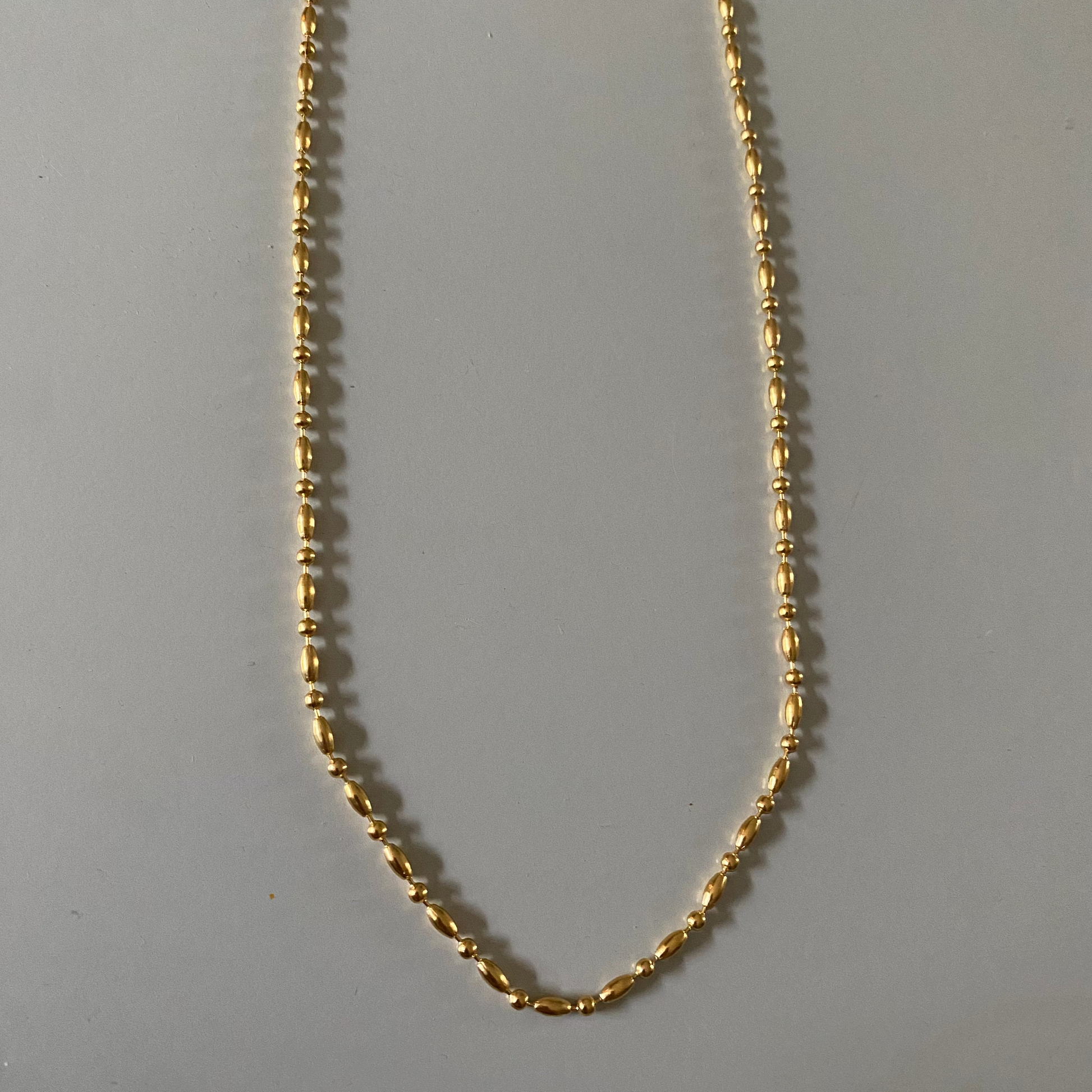 Minimalistische kettinkjes met PVD 24k goudlaag, roestvrij staal, 45 + 5 cm, te personaliseren met een bedel uit de bedelcollectie