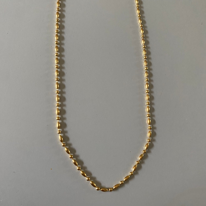 Minimalistische kettinkjes met PVD 24k goudlaag, roestvrij staal, 45 + 5 cm, te personaliseren met een bedel uit de bedelcollectie