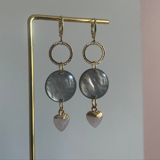 14K vergulde stekers met een prachtige glanzende cabochon en een mini natuurstenen hartje 