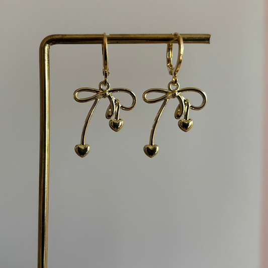 14k vergulde strikjes oorbellen, ca. 3 cm lang, speels en elegant ontwer