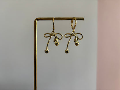 14k vergulde strikjes oorbellen, ca. 3 cm lang, speels en elegant ontwer