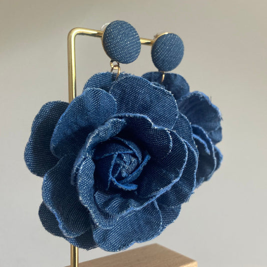 Statementoorbel van Jeans stof in bloemvorm