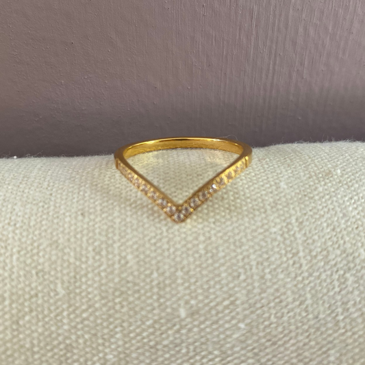 Minimalistische V-vormige ring van titanium, 14k verguld, maat 19 – elegant en stoer design voor dagelijks gebruik.