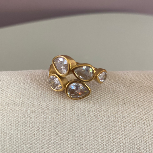 Buigbare 14k vergulde titanium ring, verstelbaar naar maat, elegant design met zirkonia details, hypoallergeen en duurzaam.