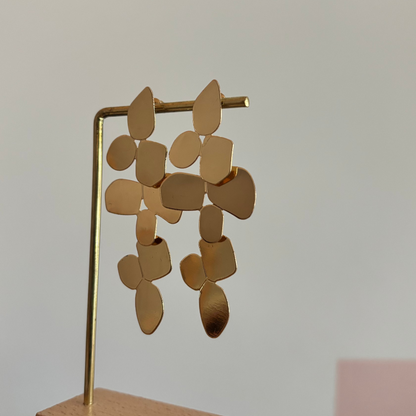 Spiegeloorbellen volgens de trend van 2026, circa 5 cm lang.