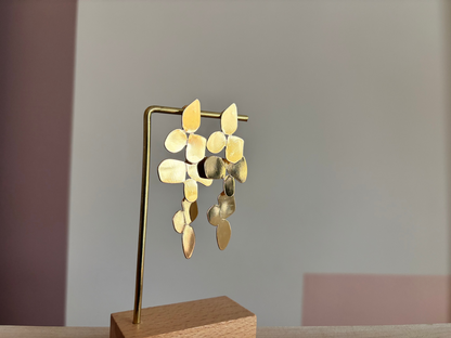 Spiegeloorbellen volgens de trend van 2026, circa 5 cm lang.