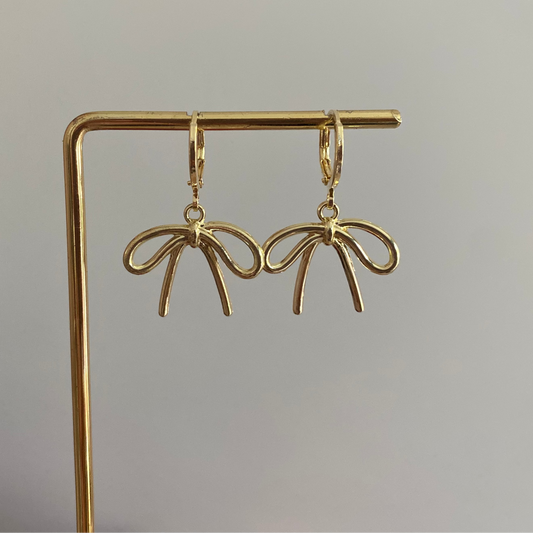 14k vergulde strikjes oorbellen, ca. 3 cm lang, speels en elegant ontwer