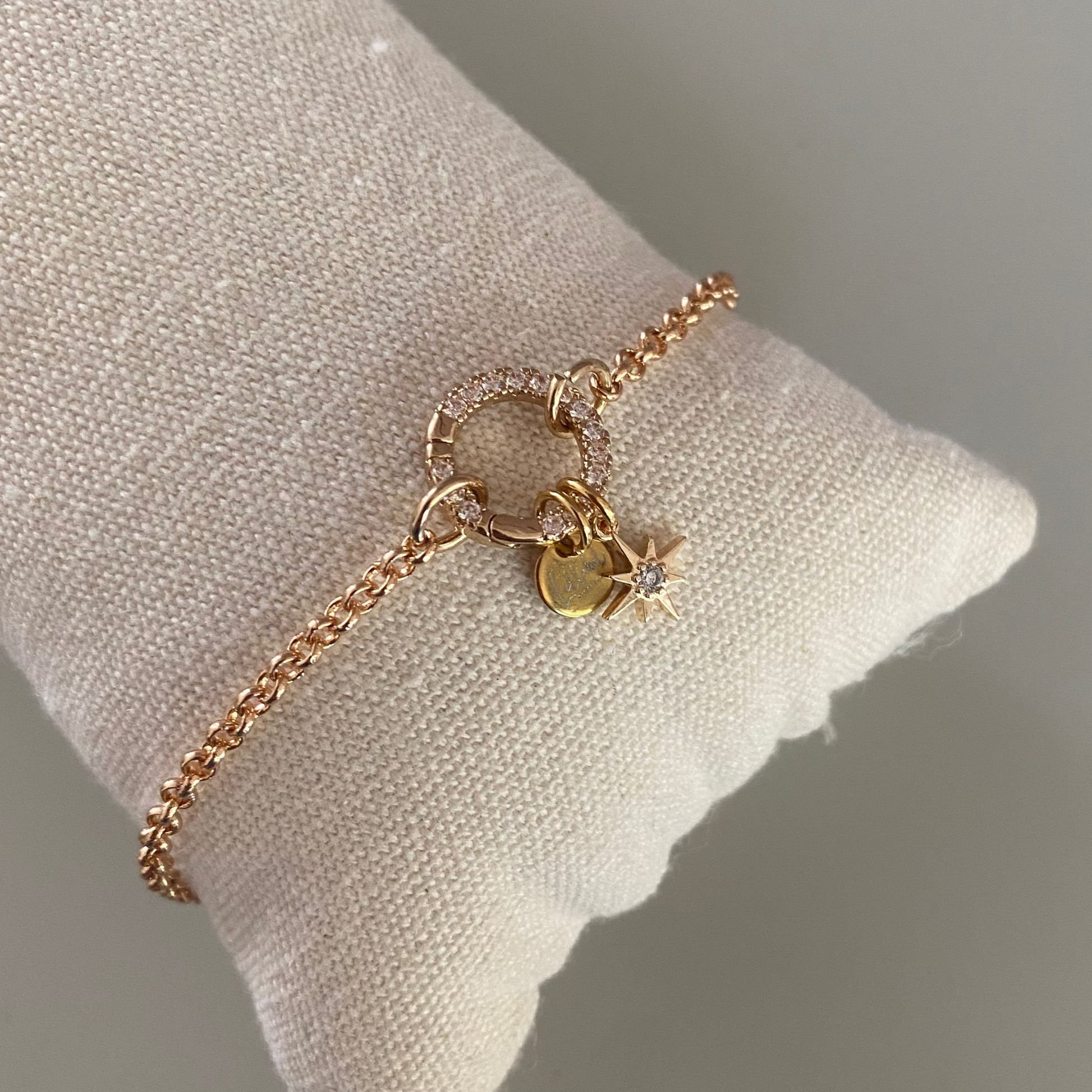 Hypoallergeen titanium sieradenset met 14k vergulde ketting en armband, voorzien van verwisselbare bedels