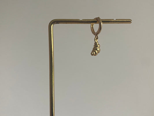 14K vergulde minimalistische earparty oorbel met 14K vergulde croissant bedels.