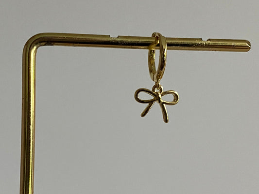 14K vergulde mini strik oorbel met 14K vergulde oorring
