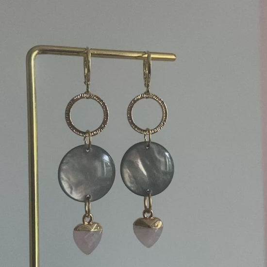 14K vergulde stekers met een prachtige glanzende cabochon en een mini natuurstenen hartje 