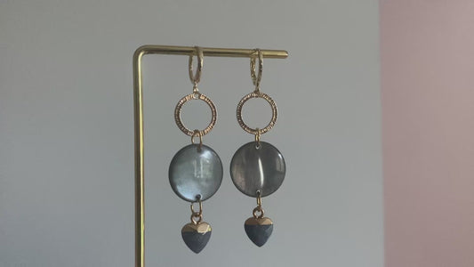 14K vergulde stekers met een prachtige glanzende cabochon en een mini natuurstenen hartje 